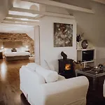 Courtyard * 트롤리