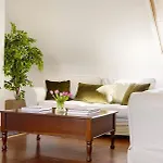 Courtyard * 트롤리