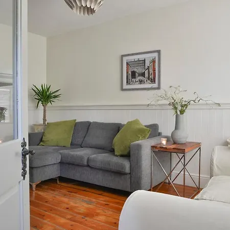 Courtyard Semesterbostad *