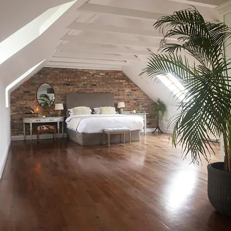 Courtyard بيت للعطل ترالي