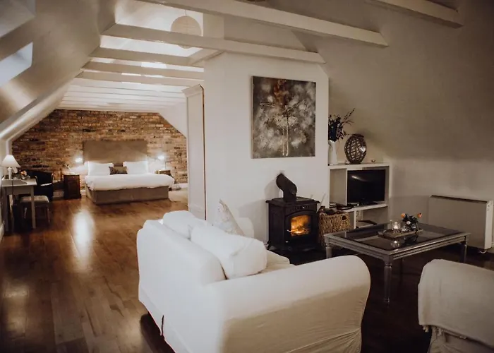 Courtyard * 特拉利